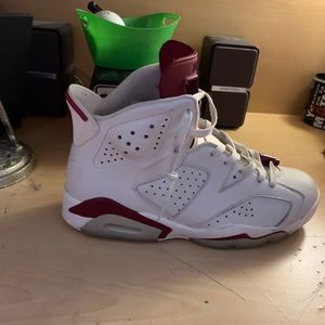 I’m selling a pair of jordan 6 retros